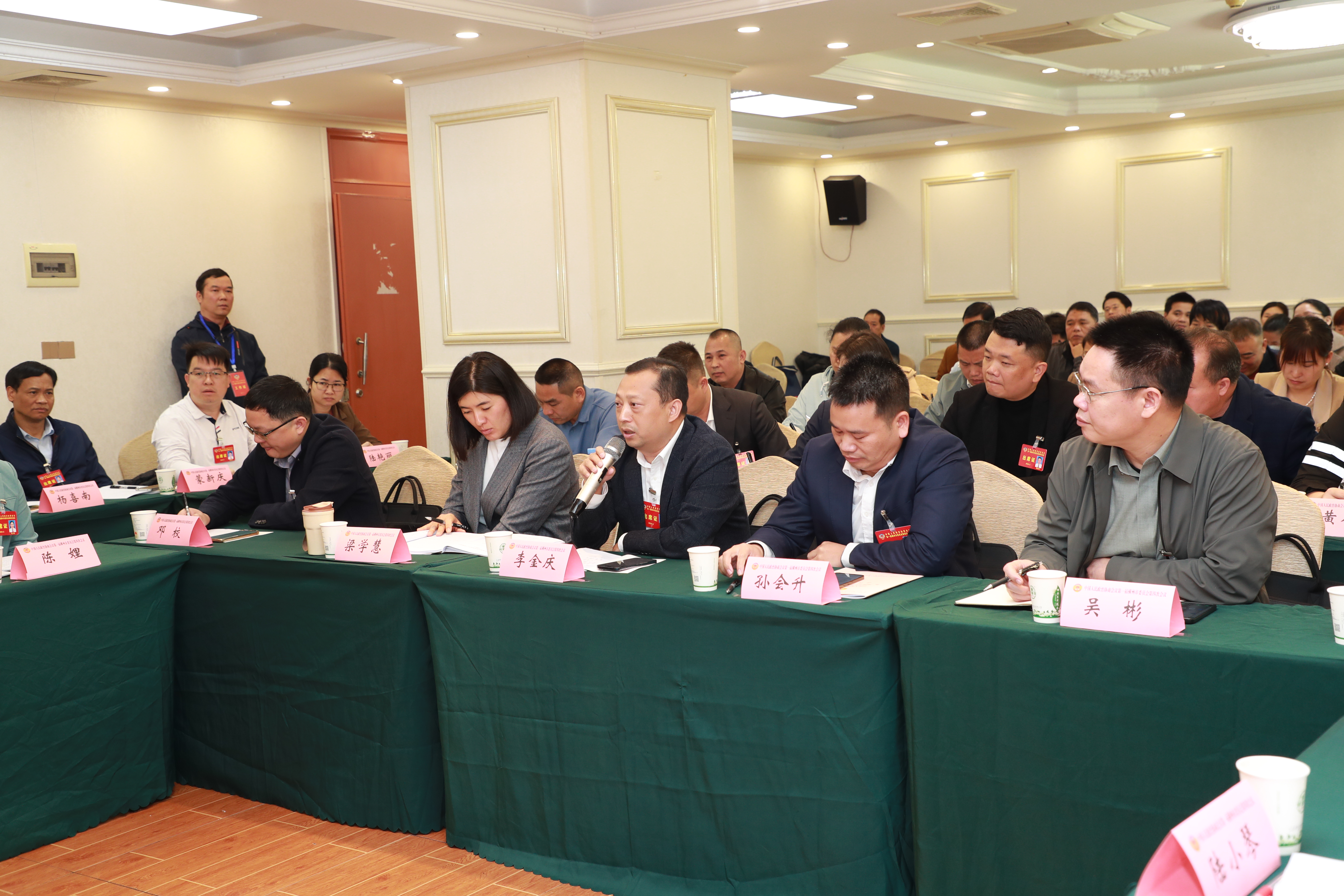 熱烈祝賀橫州市第一屆人民代表大會(huì)第四次會(huì)議 熱烈祝賀橫州市第一屆人民代表大會(huì)第四次會(huì)議